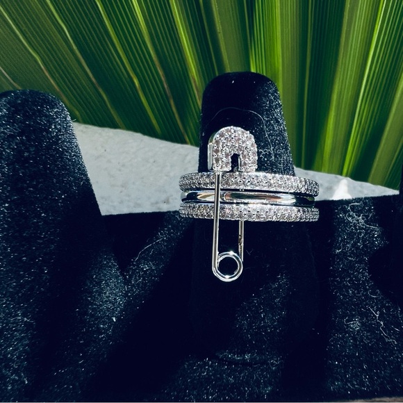 🧷 New! Dazzling Cubic Zirconian Safety Pin Multi-Layered Fashion Ring Size 8 - Picture 4 of 10